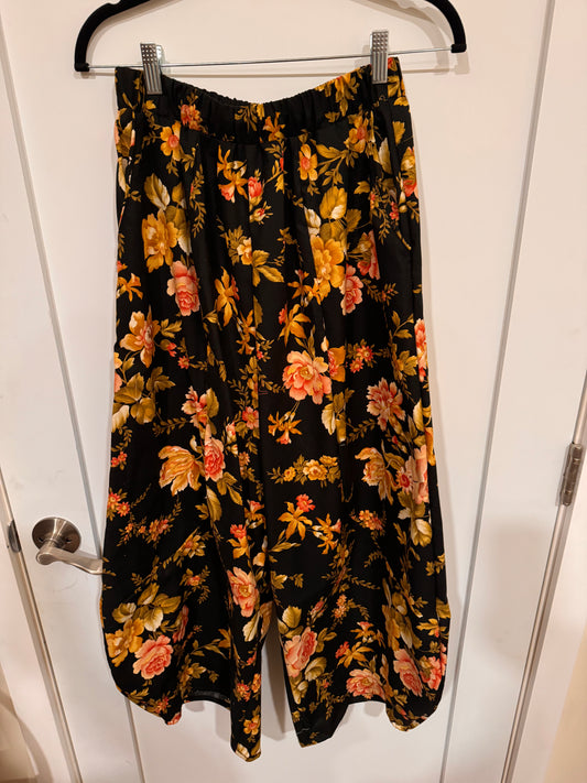 Black floral Barrel leg pants